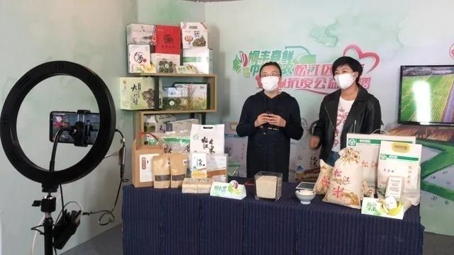 真香！松江女农人直播“带货”，2小时卖出3.5吨大米