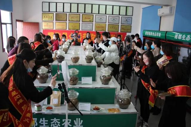 网红直播“带货”，宁乡这个地方的农产品卖爆了！