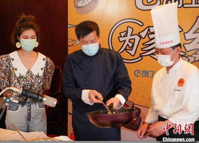 北京鼓励零售企业创新转型 官员变身主播为老字号带货