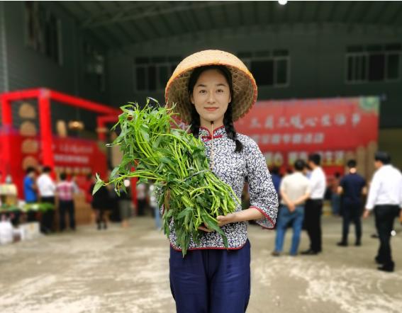 广西博白县代县长变身“带货达人”，直播带货助销售促脱贫