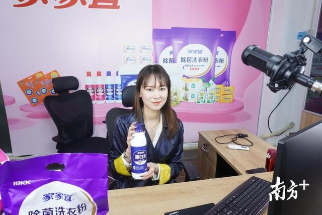 东莞带货主播的苦与乐：6小时直播要准备3天，对未来充满信心