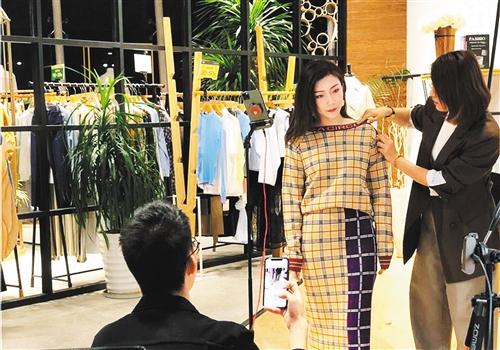 新模式打开新销路 直播带货已成趋势