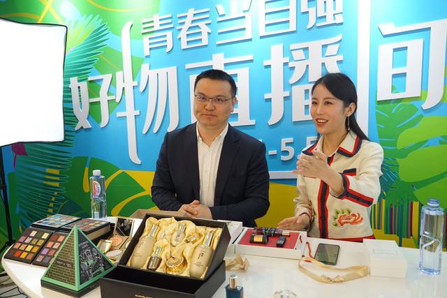 五五购物节·全闵一起来｜镇长进直播间带货，对首秀基本满意
