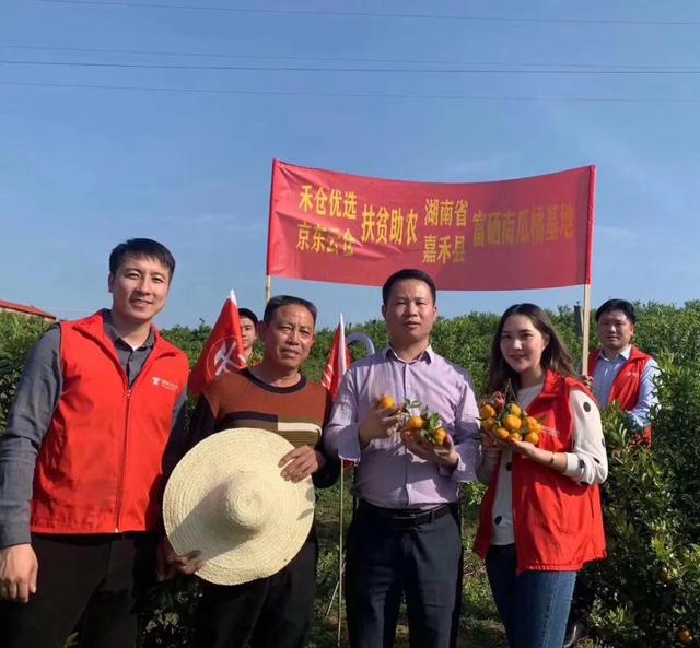 决战决胜脱贫攻坚：人大代表化身“网红”直播带货扶贫助农