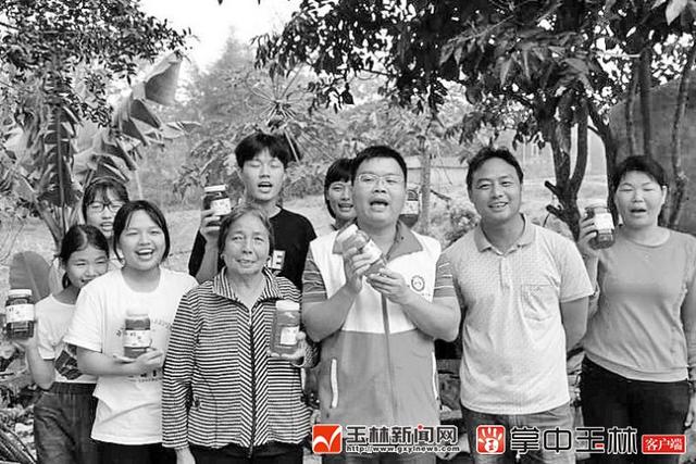 第一书记拍视频“带货”助村民增收